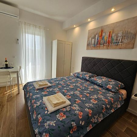 Room Ela Donji Seget Exteriör bild